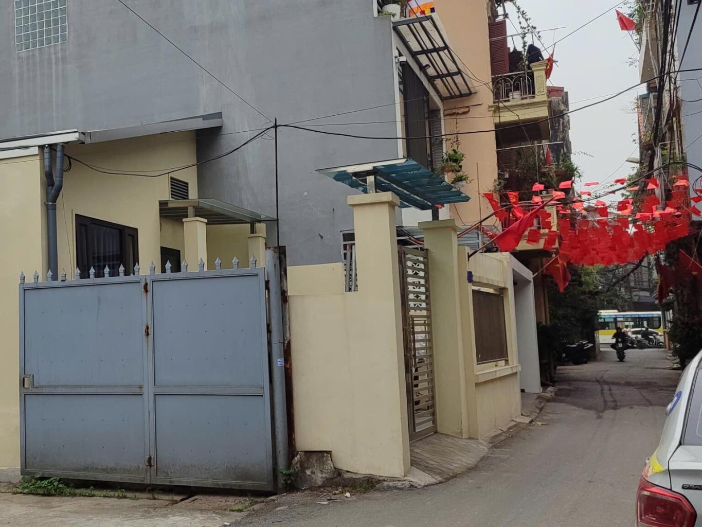 Dư nợ gốc: 1.787.374.403 VNĐ - (TSBĐ: 1 Bất động sản: diện tích 54 m2 tại HA NOI)