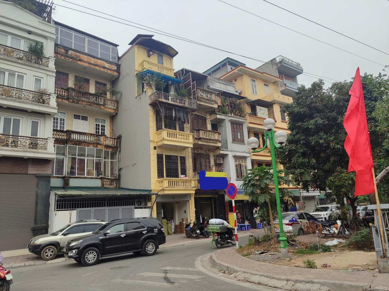 Dư nợ gốc: 412.000.000 VNĐ - (TSBĐ: 1 Bất động sản: diện tích 33 m2 tại HA NOI, 1 Phương tiện vận tải tại HA NOI)